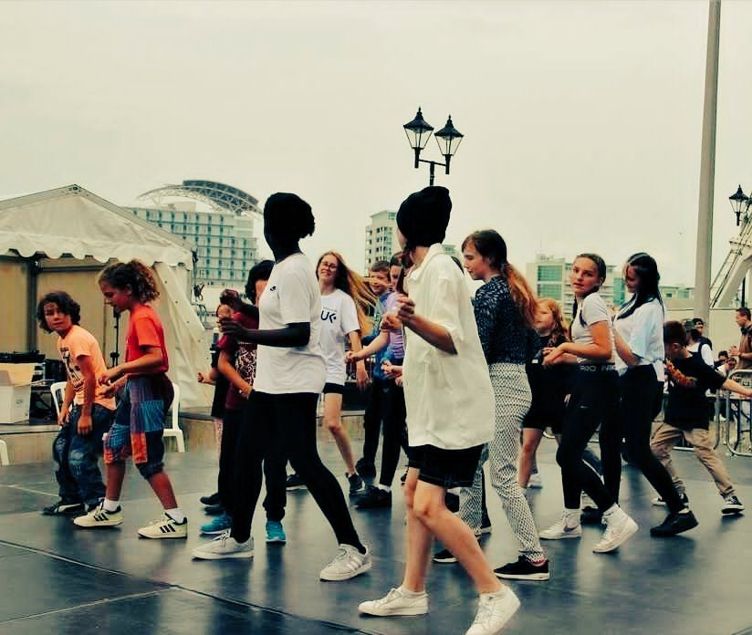 AvantCymru's tweet photo. Yr haf hwn bydd Wrecsam yn cynnal Ysgol Haf Hip Hop @eaglesmeadowshopping * dawns
* Cerddoriaeth * celf * treftadaeth i bobl ifanc.
Ewch i #eventbrite i ddarganfod mwy
#youngpeople #partydance #hiphop #community #hiphop50 #hiphopculture
📸 @traceypaddison https://t.co/EJQHgEMkPC