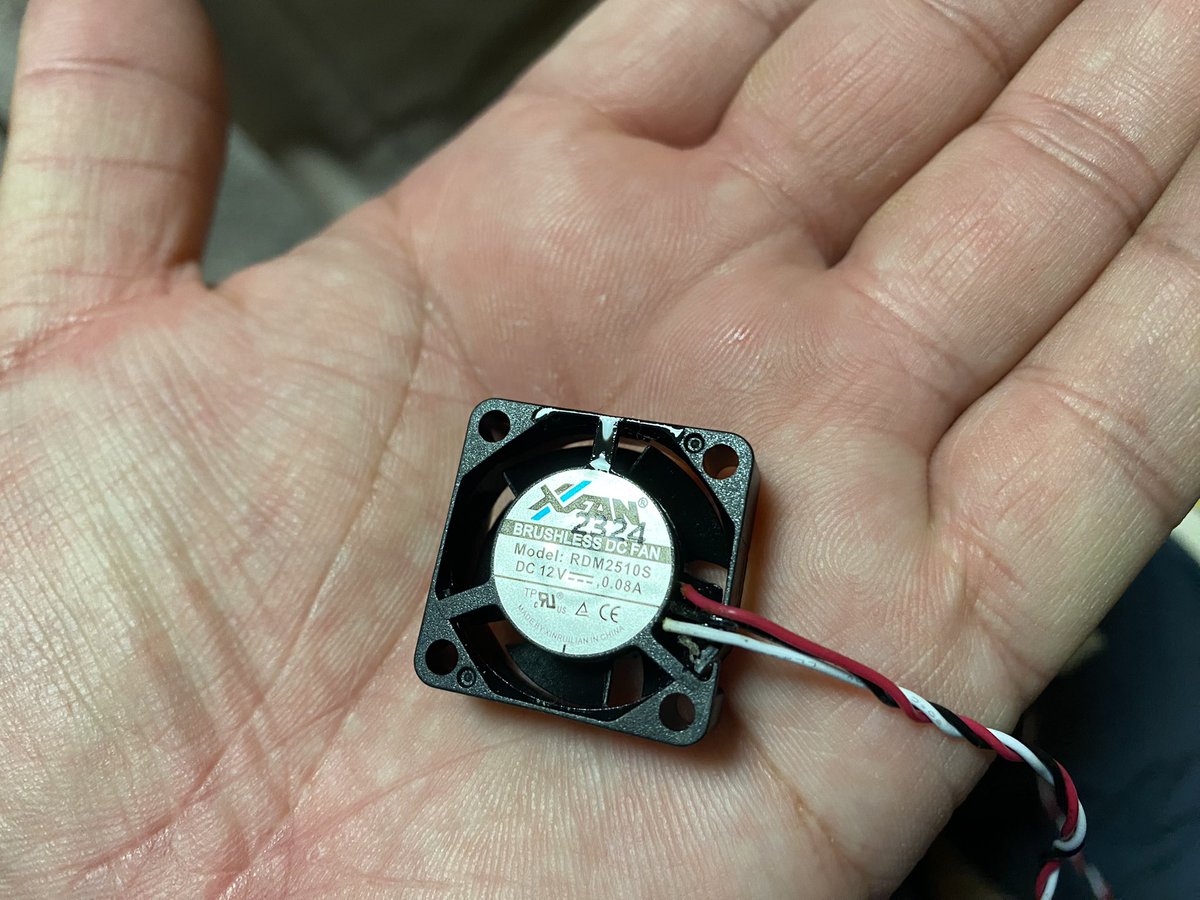 rgfrx7's tweet photo. 軸受オイル漏れてーら
使用時間まさかの4時間程度でご臨終
#XFAN https://t.co/OfqDZqRx4Y
