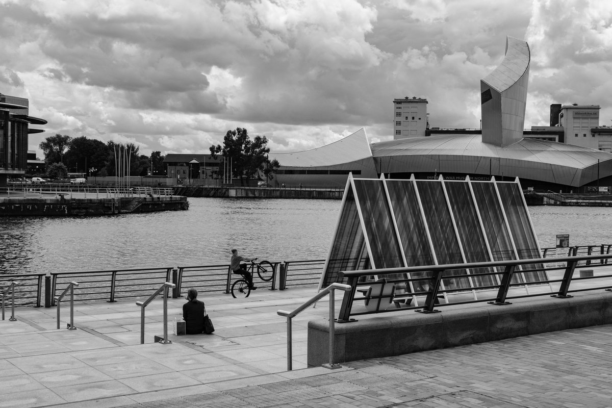 The Lowry theatre !!

Salford. Mediacity/Salfordquays
#bnwphotography #salford 
#architecture #photograghy