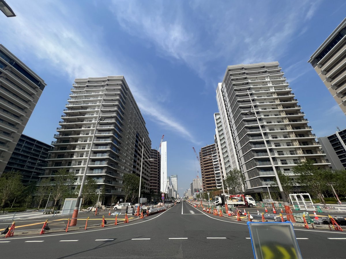 hachiware224's tweet photo. この前散歩してきた晴海フラッグ。この後ろにタワー棟が２つ建つのすごくかっこいいだろうなぁ。楽しみ。(当たる気でいる) https://t.co/zjLwm6SkCm