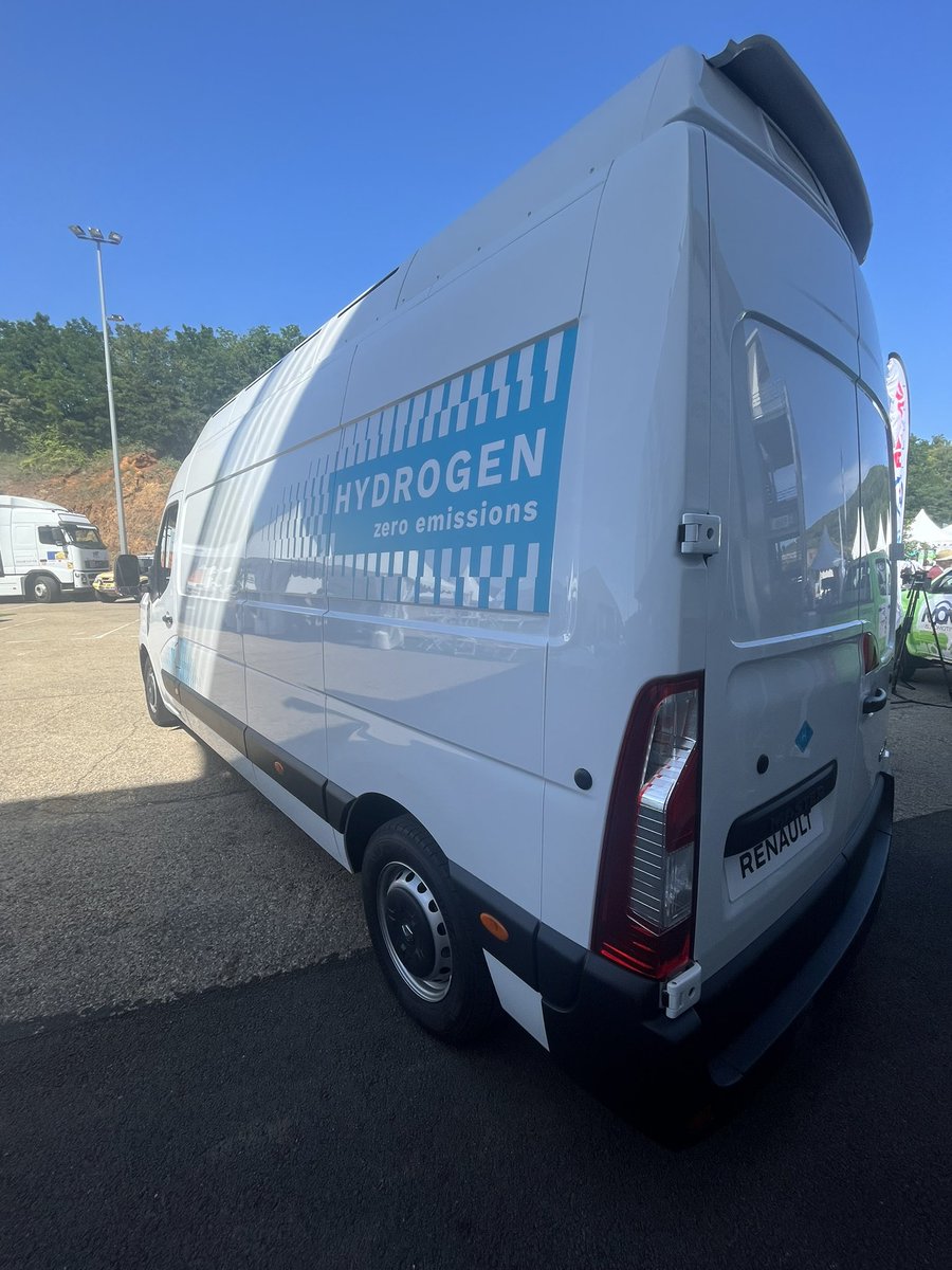 H2TEAM__'s tweet photo. C’est le jour 2 des @RIVEevent 2023 sur le @PoleMecanique ! 

📍Venez échanger avec nous et avec tous les partenaires industriels du « Village Mobilité Hydrogène » pour l’accompagnement technique de vos projets de mobilité hydrogène terre-air-mer ! https://t.co/FLMXzHDZ0a