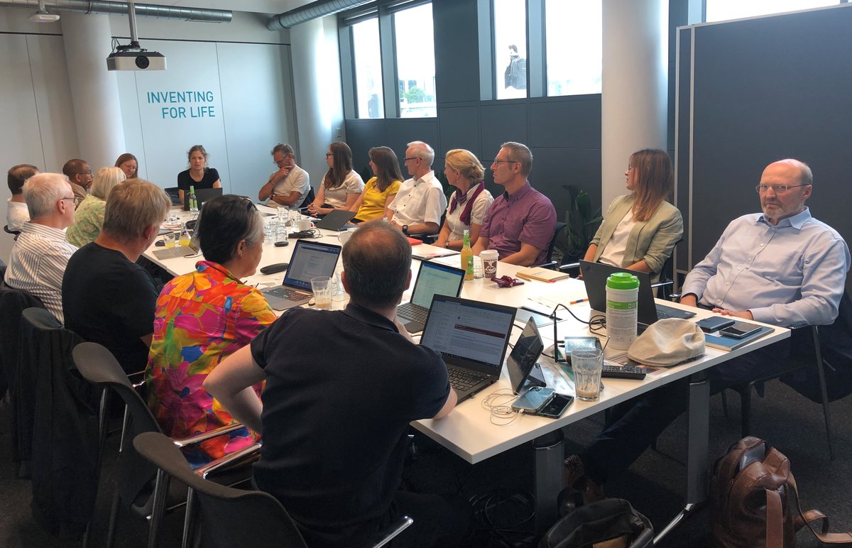 JTKlimisch's tweet photo. Das @dntds_aktuell trifft sich heute in Berlin bei @MSD_Deutschland zur Mitgliederversammlung 2023: Herzliche Gratulation dem neu gewählten Vorstand! V.l.n.r.: J. Willems @cbmDeutschland, A. Hornung, @HoeraufProf, A. Braus @ToGeV, H. Zimmer @vfapharma, R. Gunderlach, @ckoehler_ck https://t.co/p35iVYNRgI