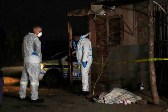 scrolldigitalEA's tweet photo. SA: At least 16 people, including three children, were killed by a leak of a toxic nitrate gas being used by illegal miners to process gold in a settlement of closely packed metal shacks, South African police and local officials said late Wednesday.
#SDN #BreakingNews #Africa https://t.co/ZZwsJeVv9P