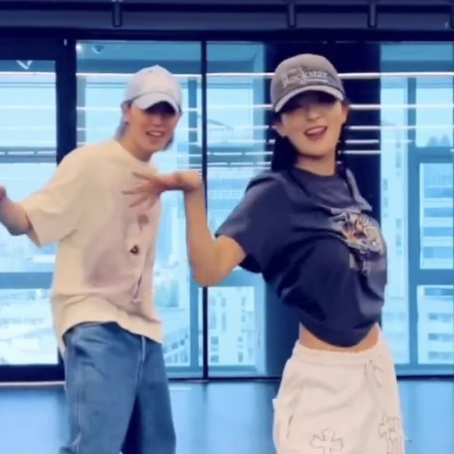tyongsource's tweet photo. taeyong and seulgi wearing my cat is rockstar &amp; i’m a manager merch😭😭 https://t.co/vvjRhzuY5B