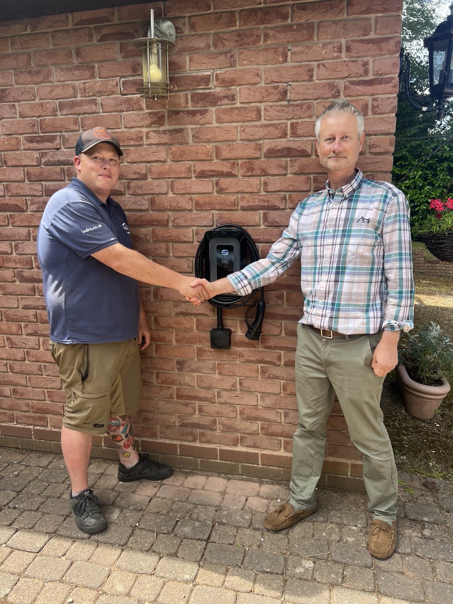 Indra_rt's tweet photo. Making EV charging easier than ever. 🤝
After recently launching our most advanced charger yet, it's brilliant to see the Smart LUX™ installed and ready to unleash #TheArtOfSmart.🔌
Order yours today: https://t.co/gpgOW0OtW5
#SmarterWithIndra #SmartLUX https://t.co/UDwmS4HlWQ