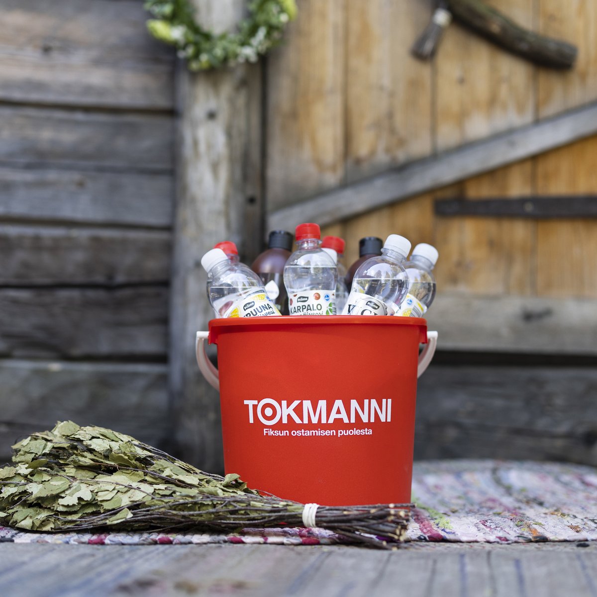 tokmanni's tweet photo. Tutkailimme myyntilukujamme herra #Tokmanni'n kanssa ja totesimme, että #juoma'valinnoissanne te asiakkaamme
✅suositte nyt etenkin tölkkejä ja pikkupulloja, mm. kuvan #Priima'n juomia, takavuosien hittien eli isojen pullojen sijaan 🔎
#kesä #Fiksunostamisenpuolesta #kauppa
1/3 https://t.co/LWQeRSFMPt