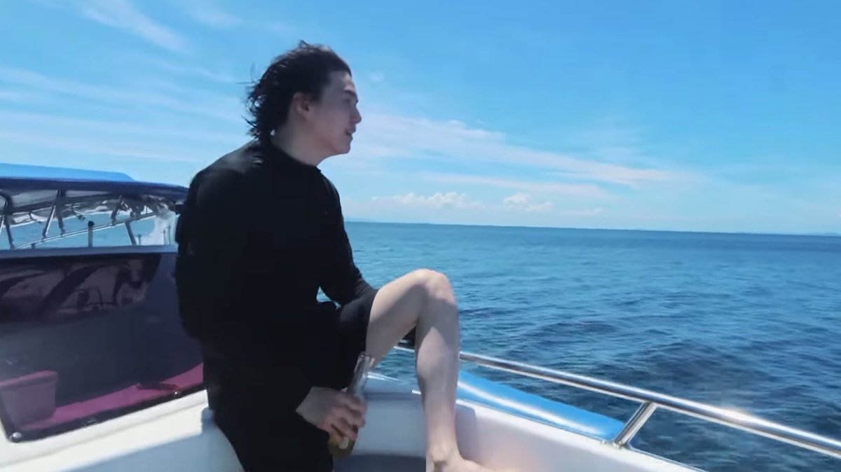 sugatradamus's tweet photo. pov. you are in a beach trip with yoongi https://t.co/8wR9HI7T7Q