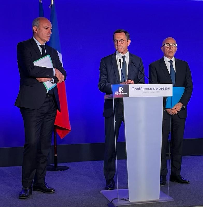 BrunoRetailleau's tweet image. Présentation avec @ECiotti et @oliviermarleix de nos mesures pour éviter que la France s’enfonce durablement dans le chaos. 5 priorités : mettre les parents face à leurs responsabilités, réformer la politique pénale des mineurs, stopper l’immigration de masse, renforcer le…