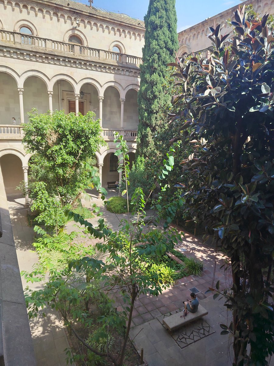 DMUmade's tweet photo. The most amazing sights at the @UniBarcelona!
Part of our @DMUglobal Enterprise trip.
#Barcelona #DMU #demontfortuniversity #dmuglobal https://t.co/S5FpRU5LcF