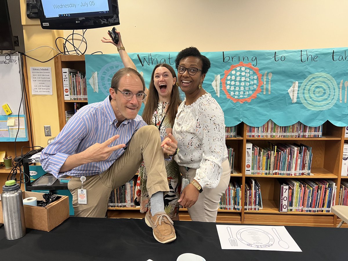 AlstonRidgeES's tweet photo. Kickoff 2023-2024 continues at ARES!
#WelcomeToTheTable
@AlstonRidgePTA @NorthwestWCPSS @WCPSS @WCPSSTeam @WCPSSTSP https://t.co/2rnxW6D8Ra