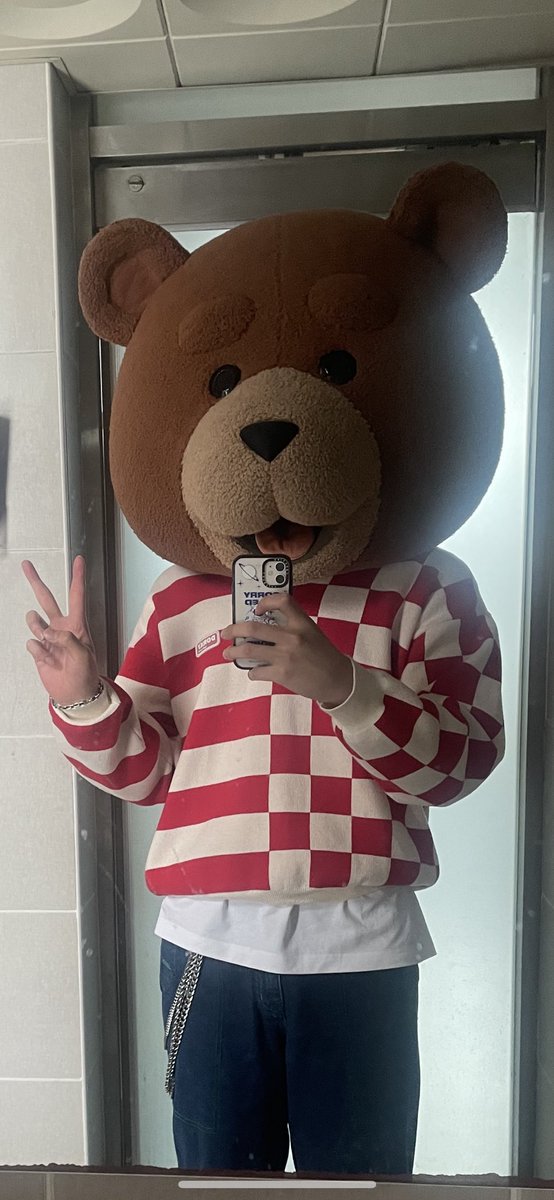 여러분 뮤비는 재밌게 잘 보셨나요? ㅎㅎ
이건 뮤비 찍을 때 찍었던 사진들이에요 >3<!!!!!! 음원은 7월 12일에 나오니까요!!!!!
조금만 기다려주세요 ㅎㅎㅎㅎ🥹🥹