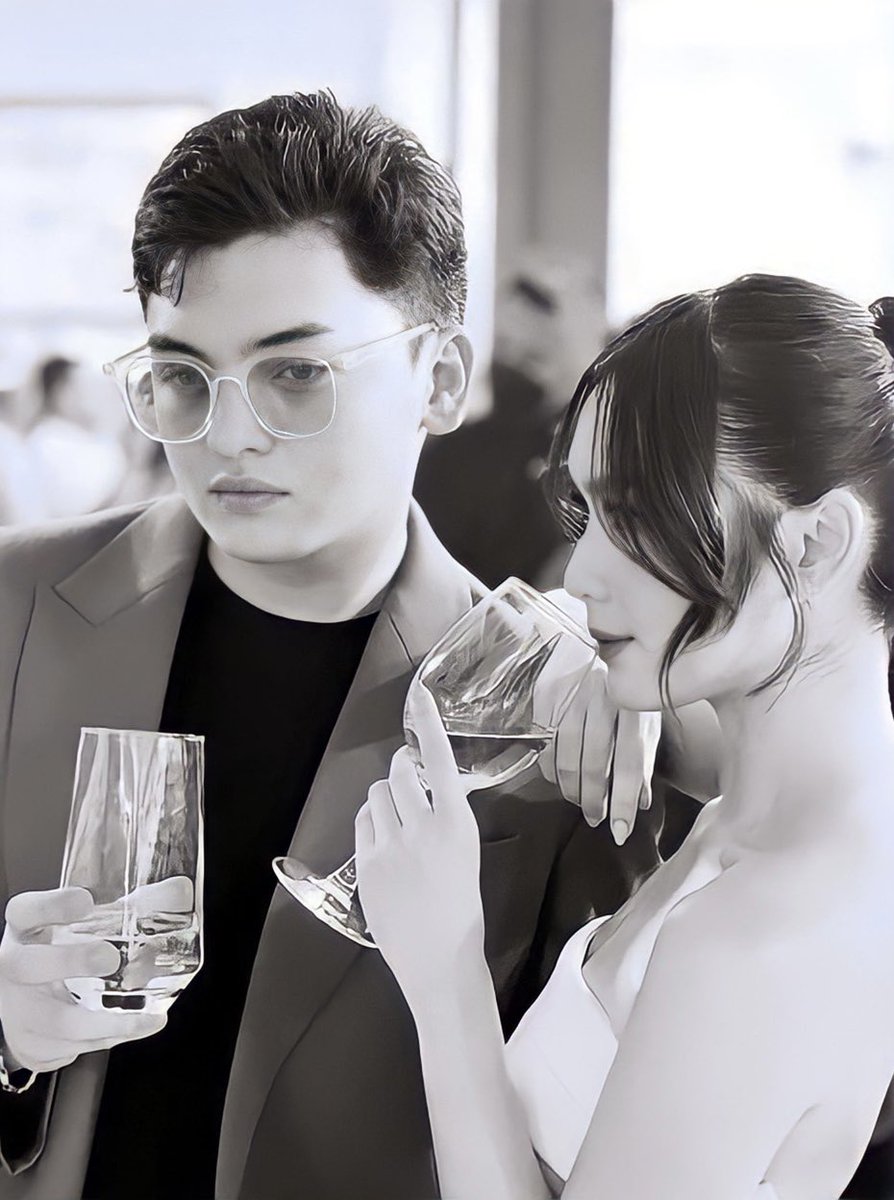 titasoffranseth's tweet photo. They both look so expensive!

FRANSETH SparksLikeAStar https://t.co/CpWGPv5sS6