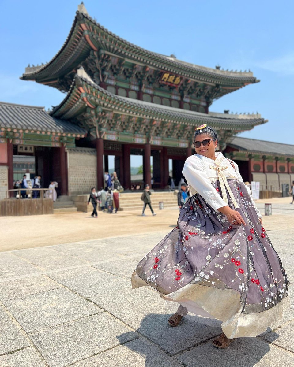 ViatorTravel's tweet photo. DID YOU KNOW: Seoul has a dedicated Accessible Tourism Center! They provide assistive device & vehicle rentals, accessible airport pick-up services, plus recommendations on accessible tourist attractions.
📷Sara - nolegs_noworries
#DoMoreWithViator #DisabilityPrideMonth https://t.co/c5dTYYcos5
