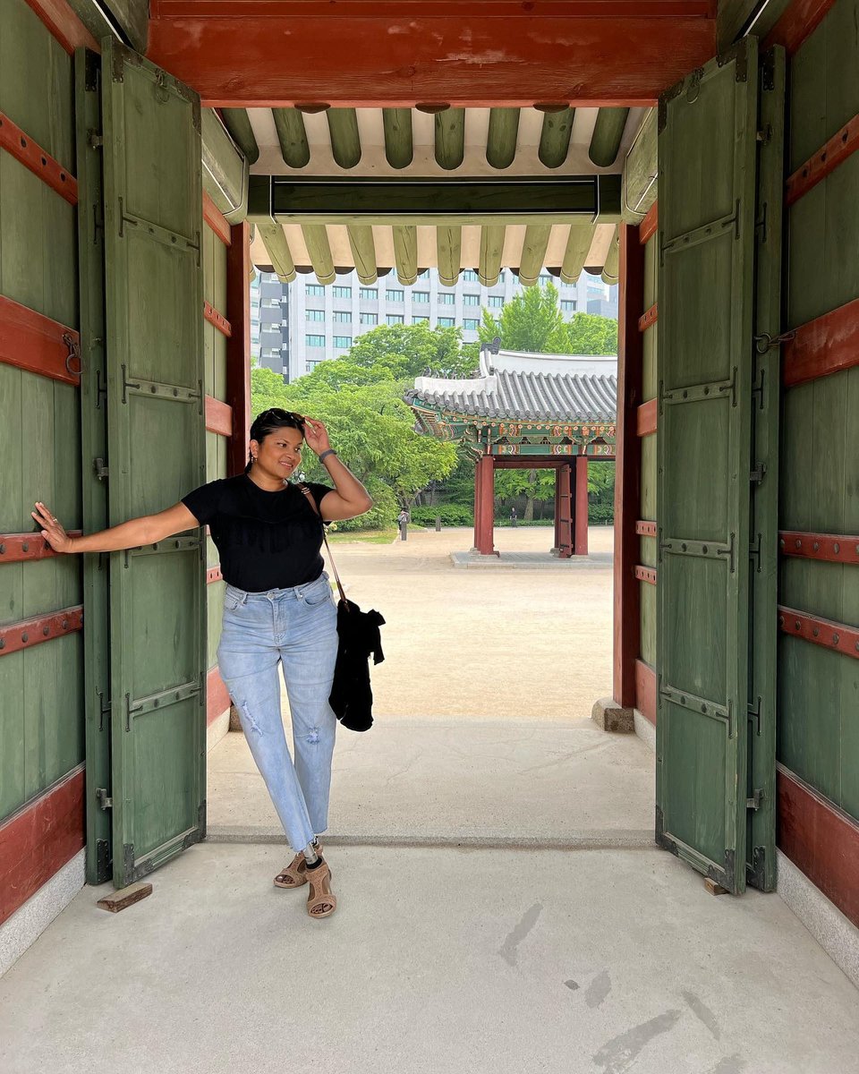 ViatorTravel's tweet photo. 'Absolutely loved the palaces in South Korea ♥️ the colours, the culture, the history that’s all so easily accessible, right in the heart of the city.' - Sara
📷Sara - nolegs_noworries
#DoMoreWithViator #DisabilityPrideMonth https://t.co/gPjpJzHNJz