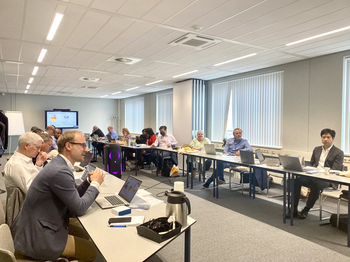 UPU_UN's tweet photo. The UPU #EMS Symposium hosted by @PostNL in The Hague🇳🇱 brought together 33 senior management representatives from 24 Posts to discuss improvements in product &amp; operational performance that would help position #ExpressMail services as a driver of the postal network’s growth📈 https://t.co/tTAnoHDKTi