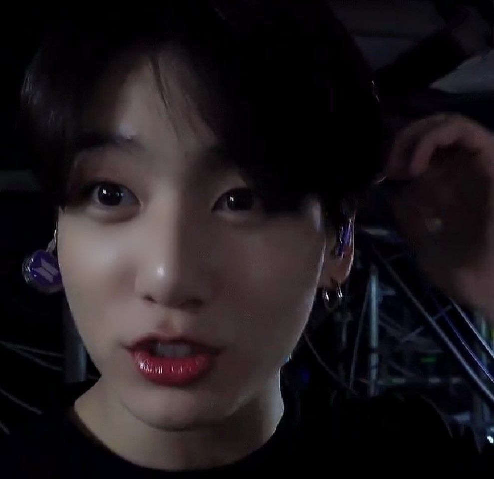 googietaku's tweet photo. 정국이 턱안자라기엠버서더인거 ㅈㄴ기특함 https://t.co/CcGi9lUH2w