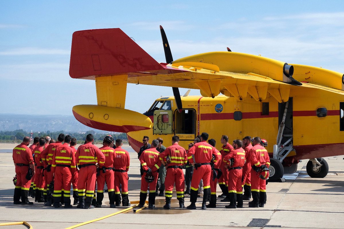 UMEgob's tweet image. Uno de nuestros grandes aliados en #LCIF 🔥 viene desde el cielo 🛩💦
 
📹📸 Instrucción conjunta del #BIEM4 con el #43Grupo @EjercitoAire para mejorar la coordinación y reducir el tiempo⏱️ de carga de agua en tierra

#StopIncendios