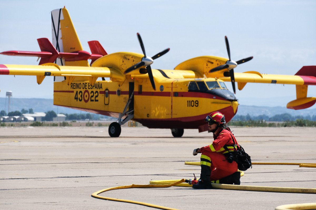 UMEgob's tweet image. Uno de nuestros grandes aliados en #LCIF 🔥 viene desde el cielo 🛩💦
 
📹📸 Instrucción conjunta del #BIEM4 con el #43Grupo @EjercitoAire para mejorar la coordinación y reducir el tiempo⏱️ de carga de agua en tierra

#StopIncendios