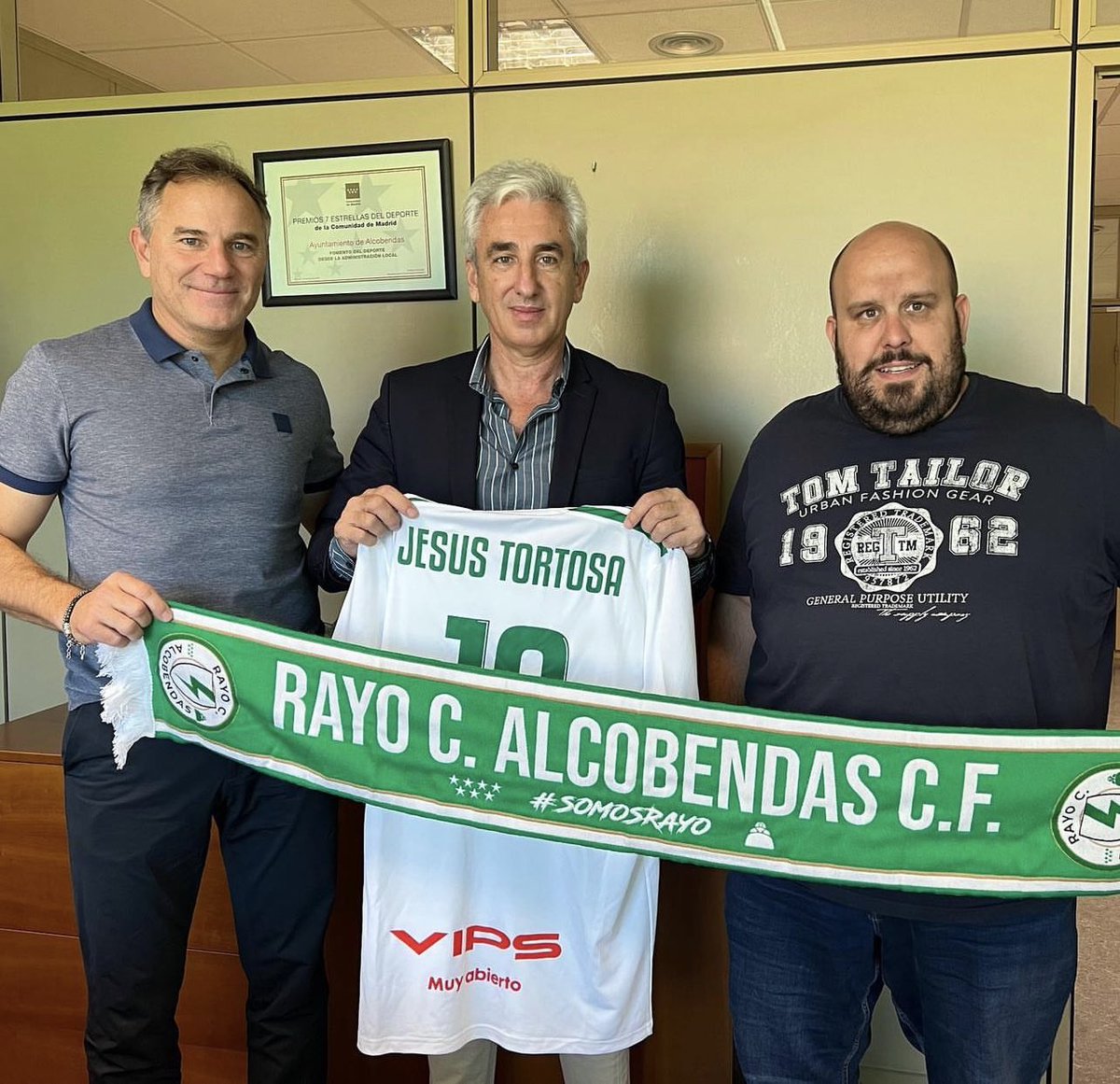 Agradecidos por el recibimiento del @Alcobendas_ayto de la mano de la alcaldesa, @RocioGAlcantara y del consejal de deporte, @jesustortosa_al. Nuestro club se enorgullece de contar con un equipo de gobierno dispuesto a apoyar proyectos de excelencia deportiva como el nuestro.