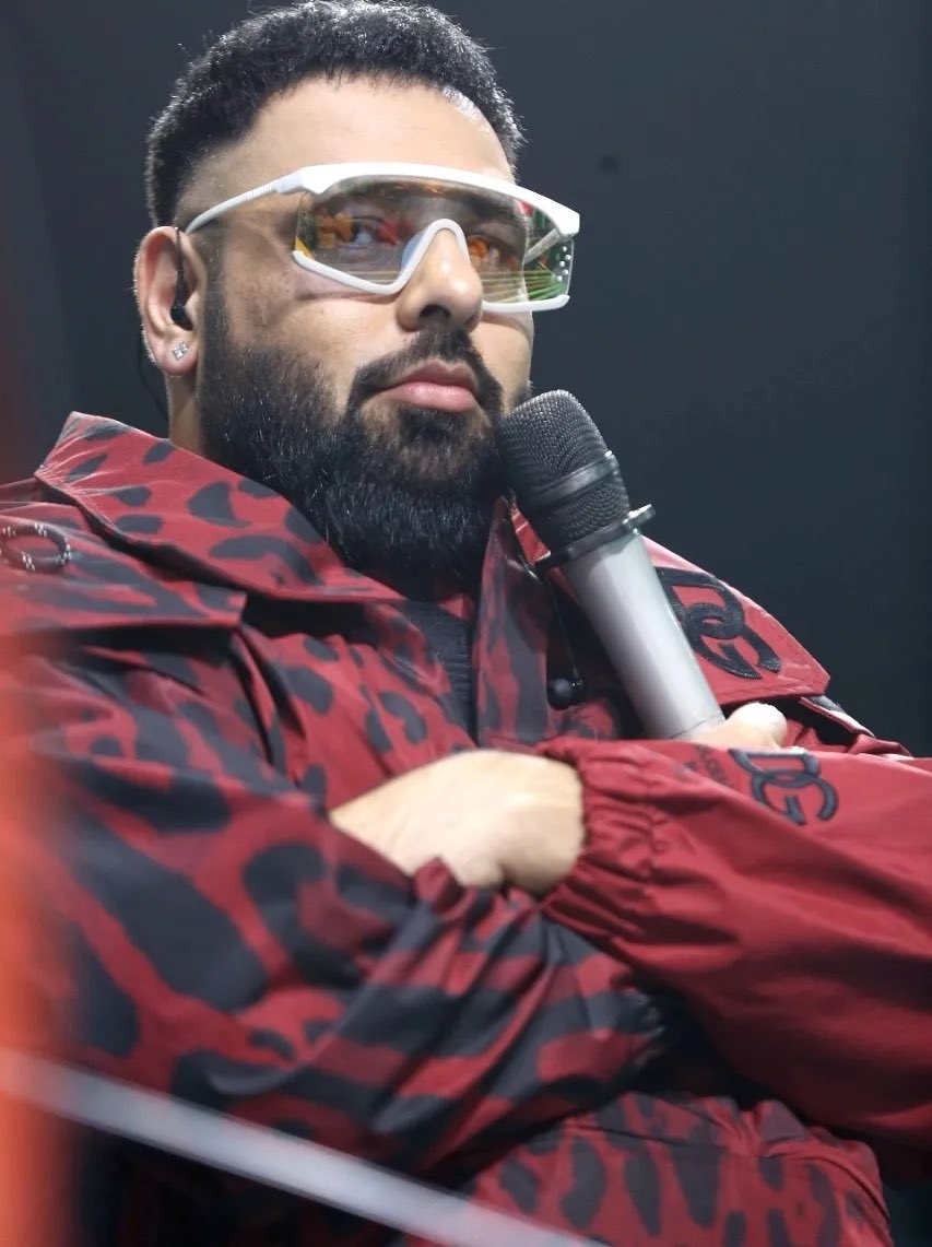 yash1520's tweet photo. I want a Video Song from @ifeelkingOG @Its_Badshah and the stars in the video will be @iamsrk & @imVkohli !! #AskSRK #AskKohli #AskBadshah #AskKING #Bollywood #ShahRukhKhan𓀠 #ViratKohli𓃵 #Badshah #King #Music https://t.co/iRfw4q9Wey
