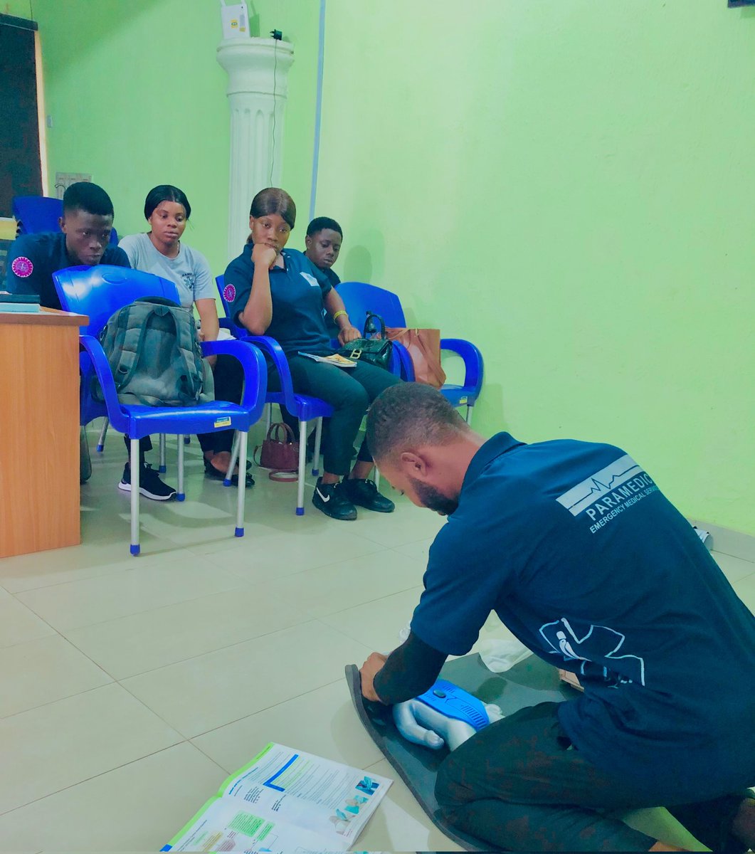 BluelightEMS's tweet photo. Bluelight EMS weekly training session. Clinical presentation on cardiac arrest and choking by the Paramedic Interns.
Training and retraining ✅

#BluelightTrainingSession
#ContinuingMedicalEducation 
#bluelightEMS
#AmbulanceServices https://t.co/ic6GnCFWgR