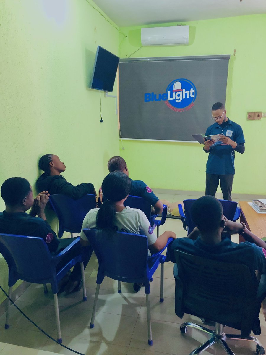 BluelightEMS's tweet photo. Bluelight EMS weekly training session. Clinical presentation on cardiac arrest and choking by the Paramedic Interns.
Training and retraining ✅

#BluelightTrainingSession
#ContinuingMedicalEducation 
#bluelightEMS
#AmbulanceServices https://t.co/ic6GnCFWgR