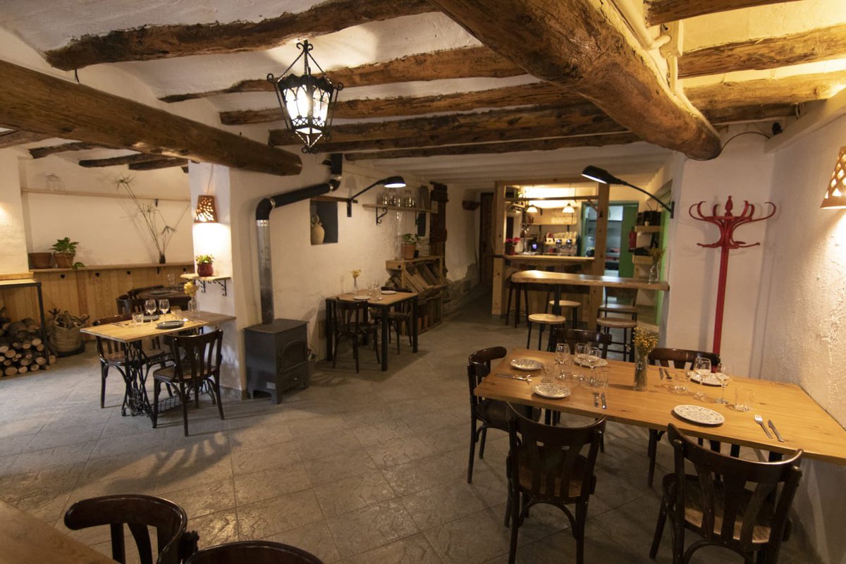 repoblem's tweet photo. Nou cas d'èxit! 👏

L'agost de l'any passat vam publicar una oferta per traspassar un restaurant a Montardit de Baix, i aquests dies hem rebut un mail amb noticies fantàstiques que volem compartir amb vosaltres 🤩: https://t.co/QuH16MqDl6