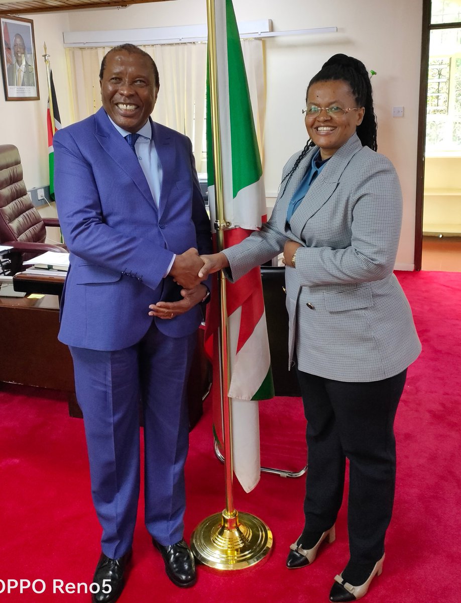 Mercredi 5 juillet 2023,S.E Mme l'Ambassadeur @EvelyneHabonim1  a accordé une audience à S.E Monsieur Andrew O. SESINYI, Ambassadeur du #Botswana au #Kenya. Des sujets en rapport avec la coopération bilatérale entre le Burundi et le Botswana ont été abordés.