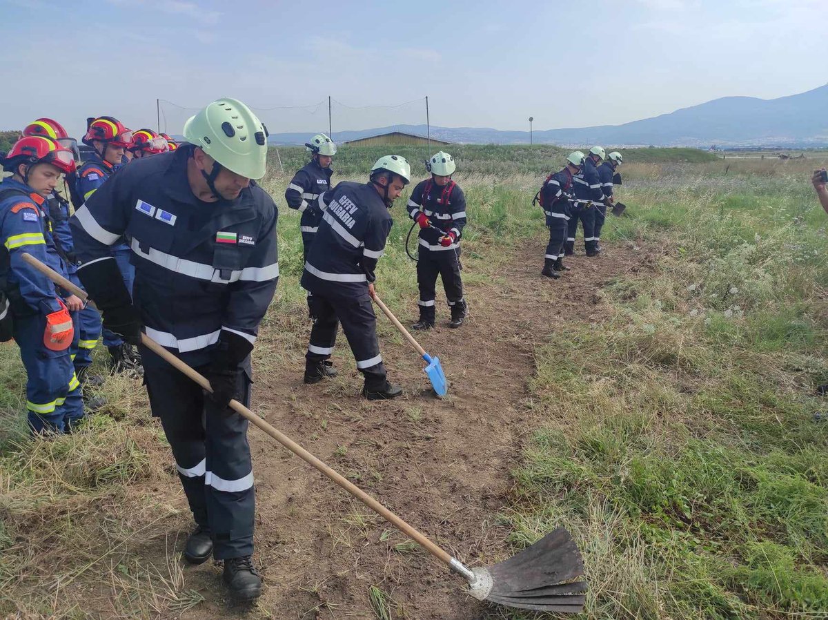eu_echo's tweet image. Have you heard about the strategic pre-positioning of firefighters under the #EUCivilProtection Mechanism?

Firefighting teams from across Europe deploy to high-risk areas to train and support local responders in case of large wildfires. 🚒🤝👨‍🚒