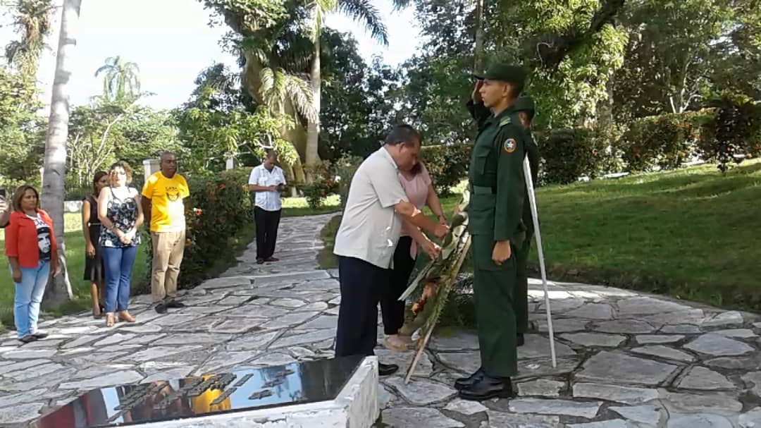 MinfarC's tweet photo. Los oficiales y cadetes de la Escuela Interarmas José Maceo, honran al León de Oriente con una marcha patriótica hasta Loma del Gato.
Las nuevas generaciones no fallarán.
#CubaViveEnSuHistoria https://t.co/YN53dT9d7a