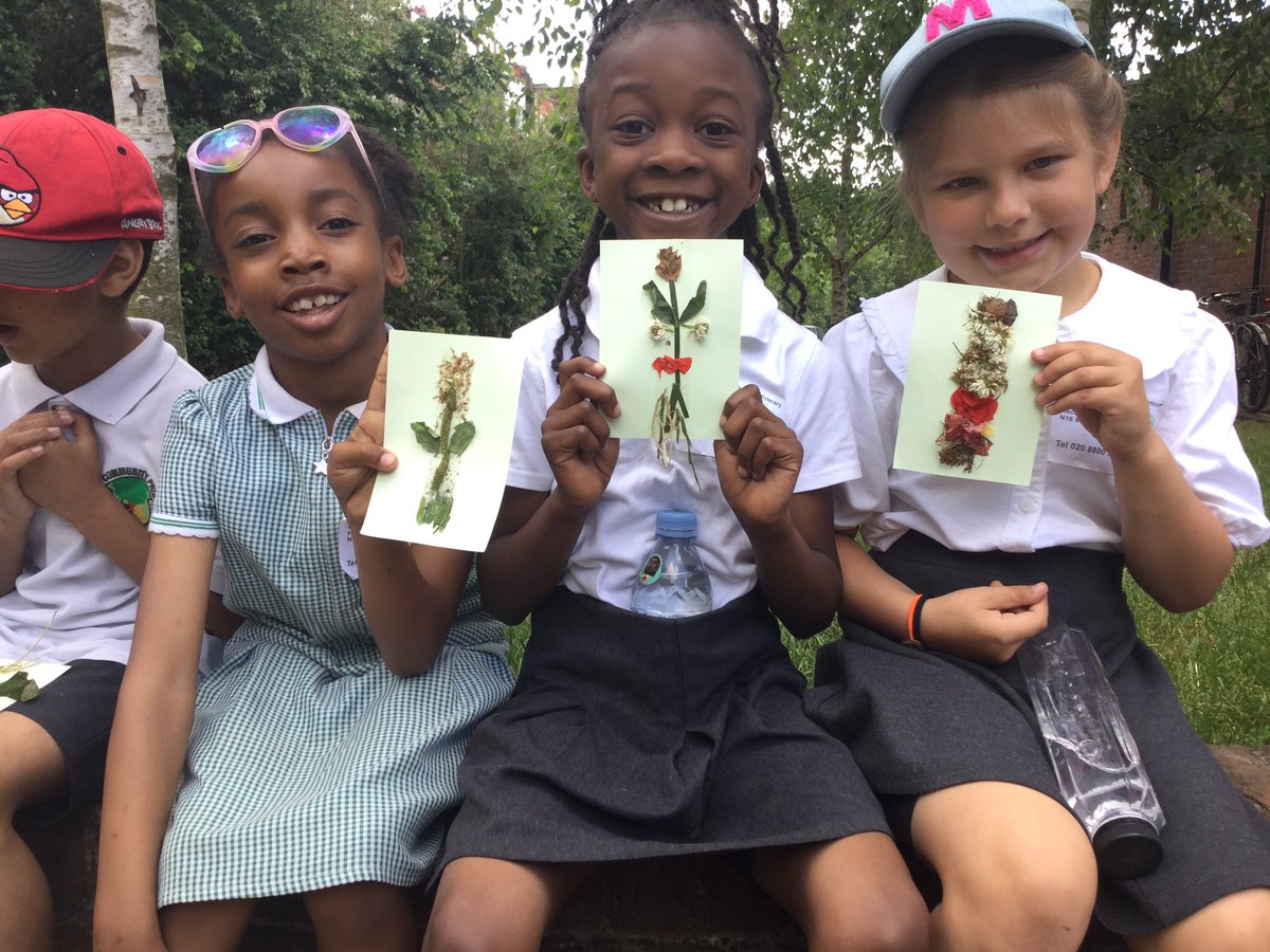 SpringCPS's tweet image. Birch class were plant detectives at Hampstead Heath! We explored different seeds and leaves from the variety of nature around. We even used nature to male out very own plants. #year2science