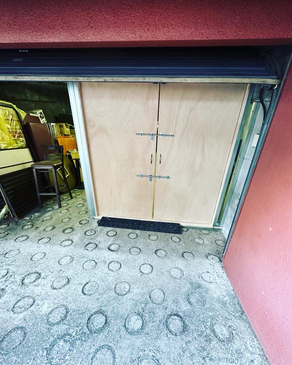 bozz20915's tweet photo. 今回の不破工務店

倉庫in倉庫作成です。

内容は
壁スタッド立ち上げ
番協床上げ
床貼り
扉作成取付

でした。

斜めの倉庫で高いところから低いところまでの差が800ミリくらいあったのでたなかなか大変でした。

ご依頼ありがとうございます😊

#不破工務店 #内装工事 #改装 #倉庫 #coal https://t.co/tteZR381NA