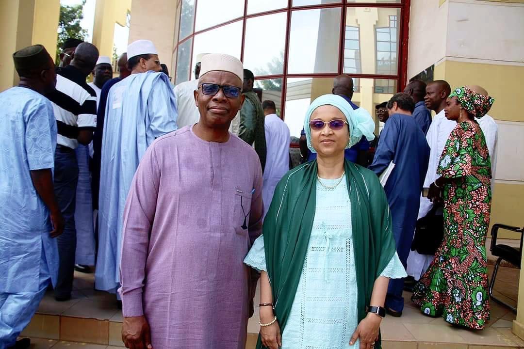 ousmaneftr's tweet photo. Le mardi 04 juillet 2023 
Passation de service au ministère de l'Entreprenariat National de l'emploi et de la formation professionnelle entre le ministre sortant M.Bakary DOUMBIA et le ministre entrant BAGAYOGO Aminata TRAORÉ. Bon vent 💨 Madame la Ministre https://t.co/HzUc856QPR