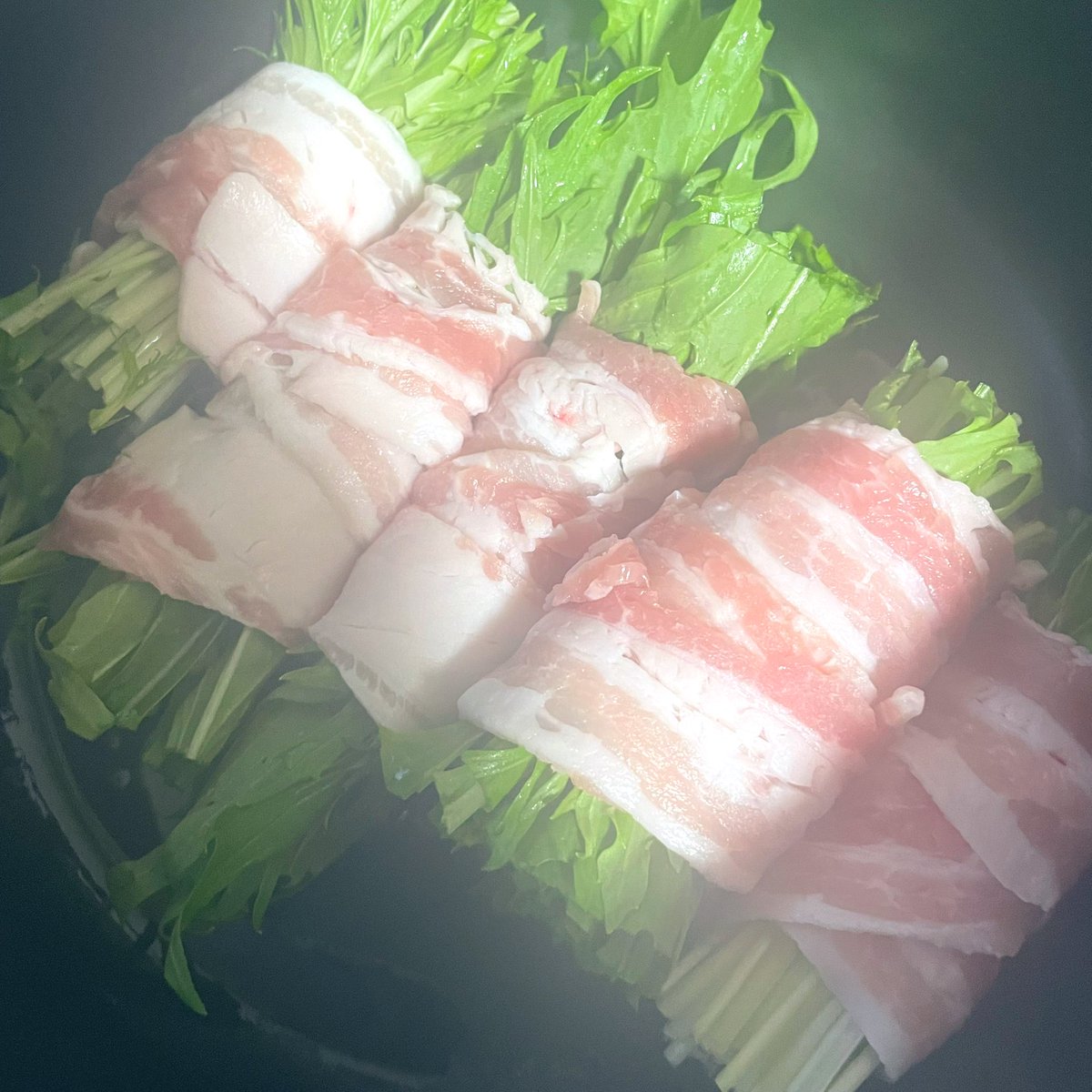 水菜を巻いて蒸して、ゴマだれ＋ラー油＆大根おろし＋ポン酢の二味にしました。 https://t.co/WThVguiS0b https://t.co/DURrjtw1ys