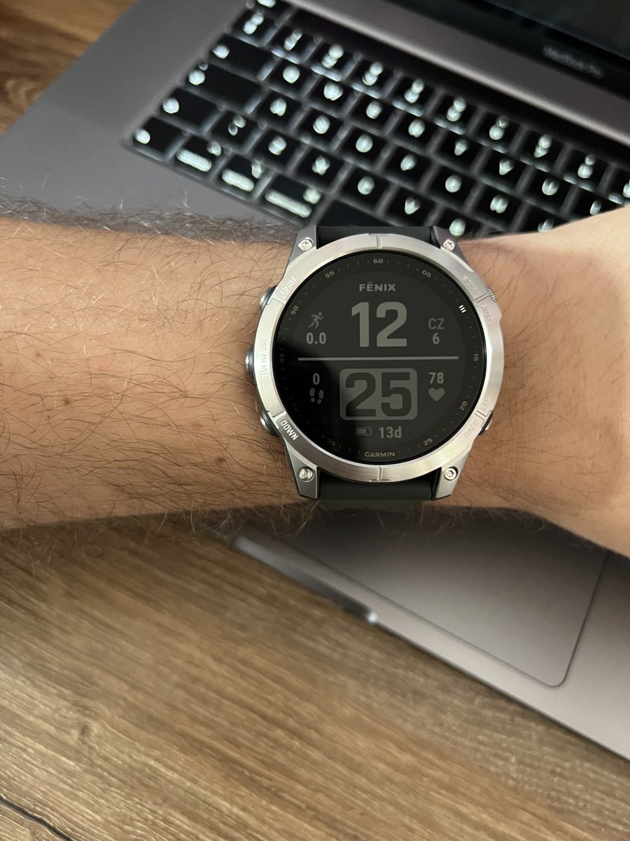 tomasznicieja's tweet image. Paczka dotarła! #GarminFenix7 - pierwsze wrażenia bardzo pozytywne, ale trzeba się nauczyć jego obsługi😅 (wydaje się dość skomplikowany). Wykonanie solidne, wizualnie może się podobać. Rozmiar chyba w sam raz. Ekran jest nawet spoko, da się przyzwyczaić.
#Garmin #Fenix7