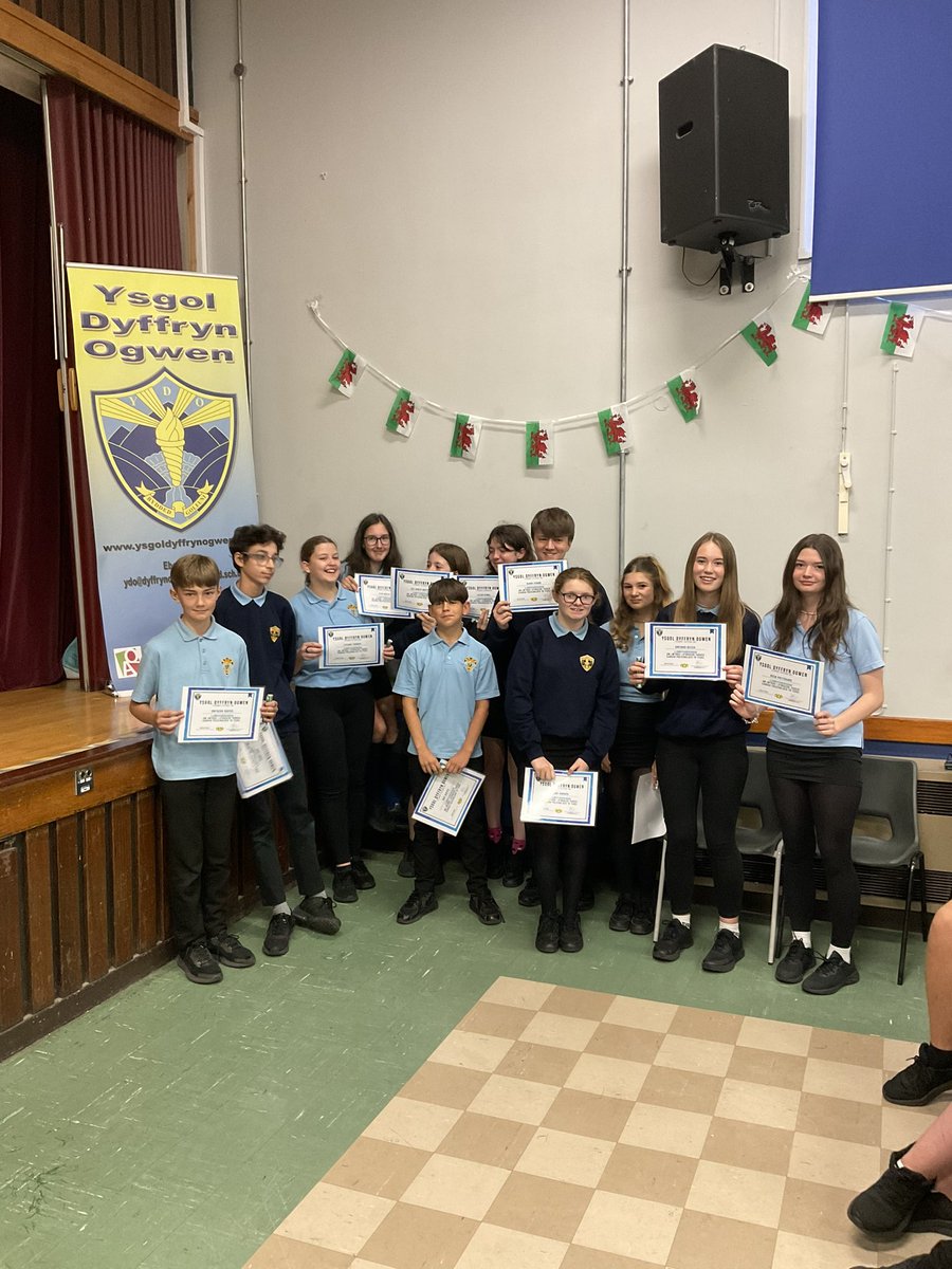 Llongyfarchiadau i disgyblion blwyddyn 8 yma, sydd wedi llwyddo i gyrraedd targed pesenoldeb yr ysgol. Gwych!@DyffrynOgwen