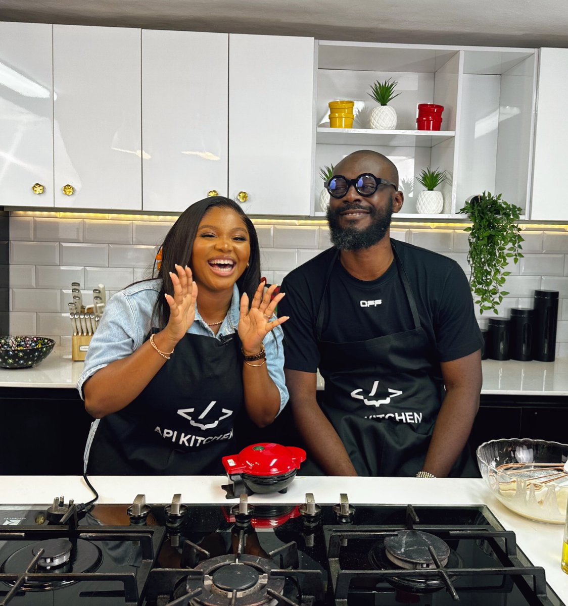 sisinerdtweets's tweet image. A new episode of #APIKitchen drops in 30mins! 💃🏻