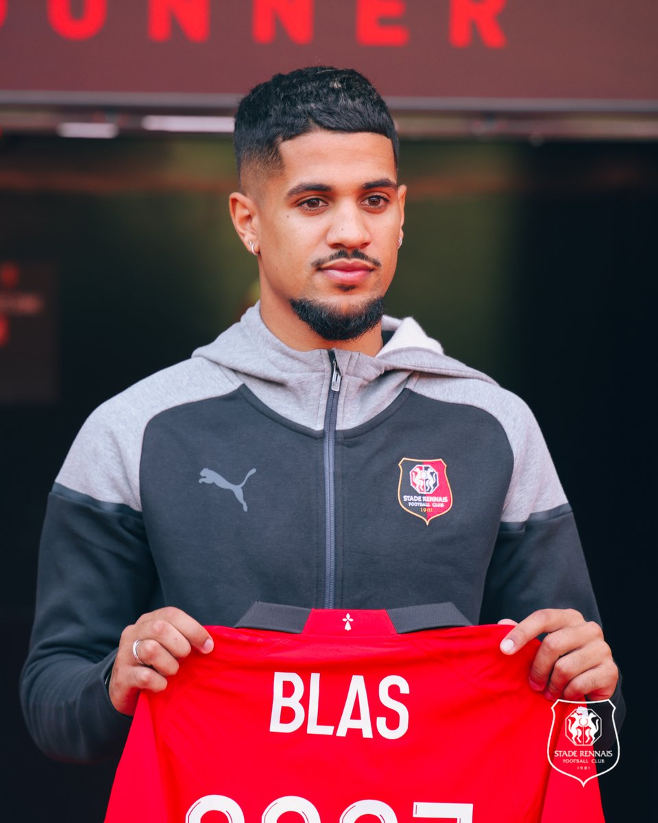 staderennais's tweet photo. 📸🔴⚫️ Les deux premières recrues Rouge et Noir 𝗟𝘂𝗱𝗼𝘃𝗶𝗰 𝗕𝗹𝗮𝘀 et @GauGallon ont été présentées ce matin à la presse. https://t.co/sxM3omGLqN