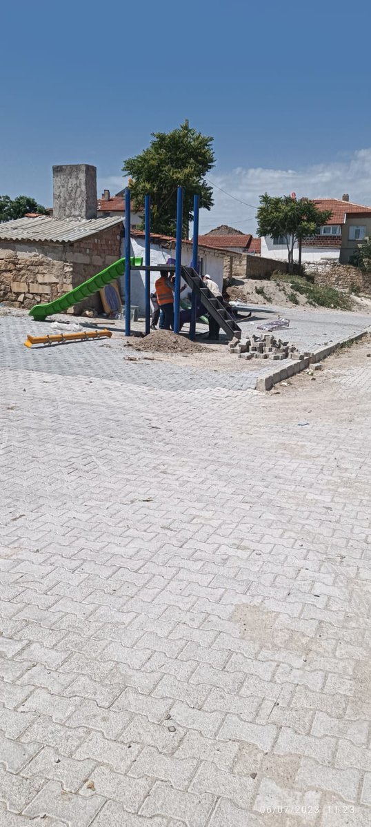 dogerbelediyesi's tweet photo. Kervansaray Mahallesi hayvan pazarı altına park kurulum çalışmaları devam ediyor.
Her şey çocuklarımız için. https://t.co/oHDIKjnrSM