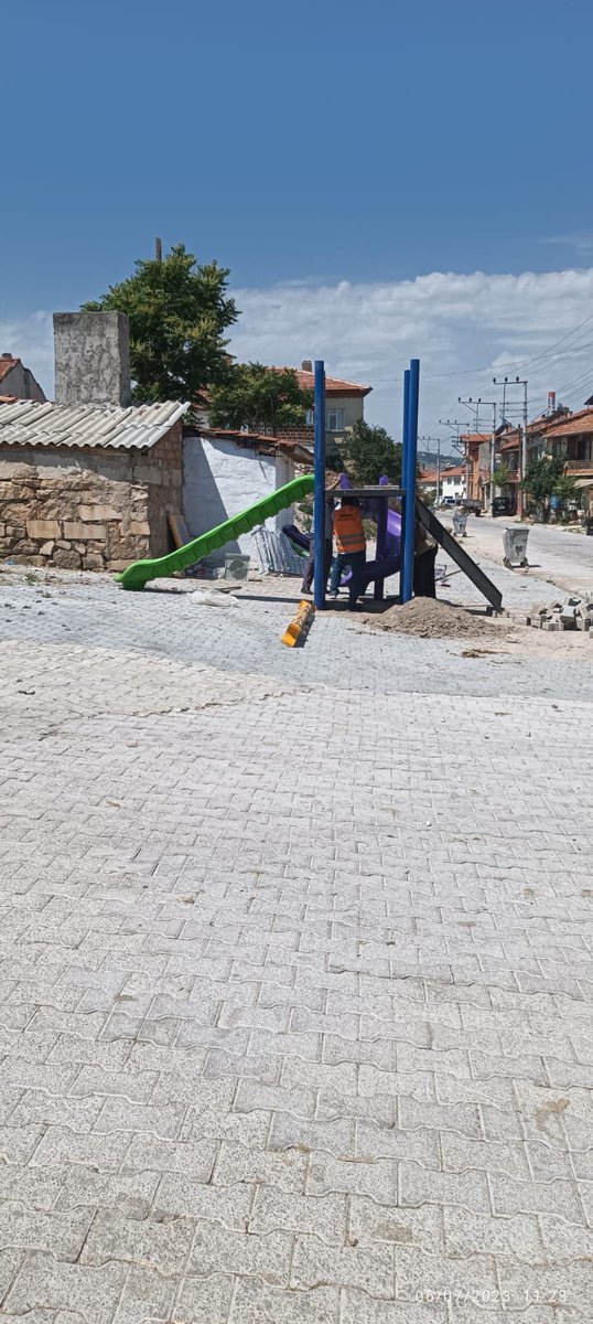 dogerbelediyesi's tweet photo. Kervansaray Mahallesi hayvan pazarı altına park kurulum çalışmaları devam ediyor.
Her şey çocuklarımız için. https://t.co/oHDIKjnrSM