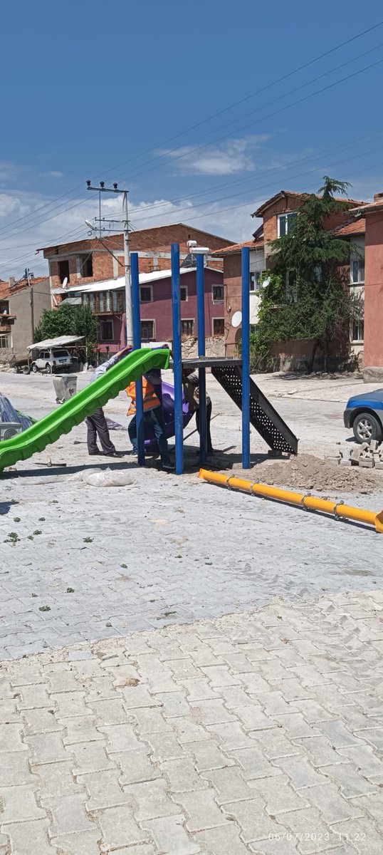 dogerbelediyesi's tweet photo. Kervansaray Mahallesi hayvan pazarı altına park kurulum çalışmaları devam ediyor.
Her şey çocuklarımız için. https://t.co/oHDIKjnrSM