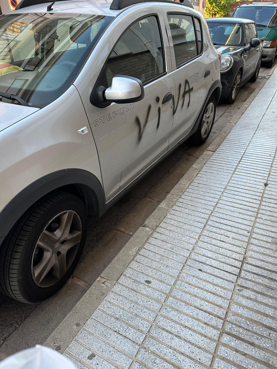 ULTIMA HORA un treballador 🇪🇸 de l'<a href="/Ajt_Bescano/">Ajuntament Bescanó</a> es dedica amenaça i vandalitzar cotxes dels veins segons denuncies dels afectats, el criminal seria un conegut feixista de la zona amb antecedents  #terrorisme