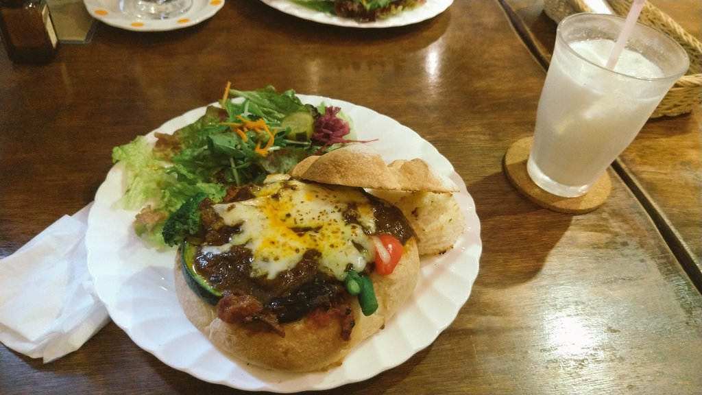 mashumaropompom's tweet photo. ルパパトの聖地、PatyCafeさんに行ってきました🥰
お食事後すぐに帰るつもりでしたが、他のお客様がいなくて、お店の方がとても親切にお話をしてくださってゆっくりと楽しい時間を過ごすことができました🤣
素敵なお店です！
次はケーキを食べに行きます！ https://t.co/jBopeNDVho