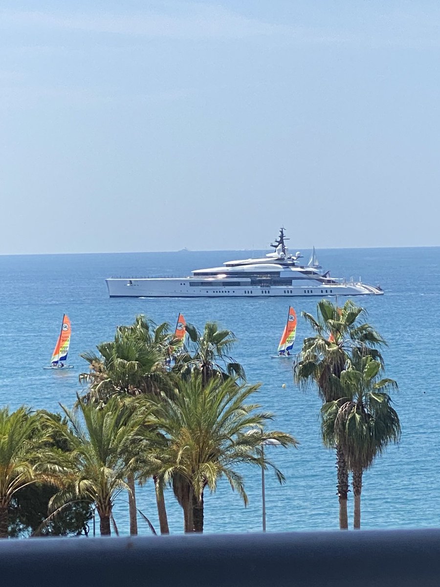JonneHassel's tweet photo. Nice ship 🛥️ and welcome to Cros de Cagnes, but you are blocking the unobstructed ocean view from my balcony, Sir. If you could move just slightly to the right that would make my day. 😉 Happy holidays! ☀️ #jerralwaynejones #bravoeugenia #dallascowboys https://t.co/z4V1FQ2B0j