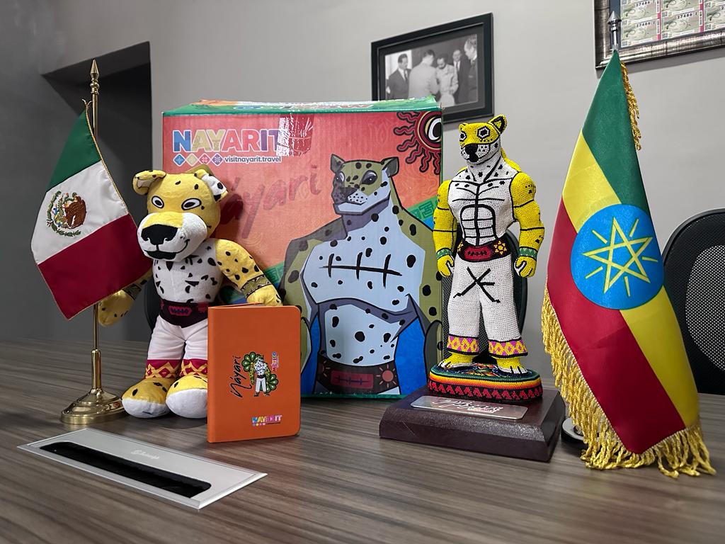 EmbaMexEti's tweet photo. Náyari, protector of the #Wixárika people and Ambassador of the state of Nayarit🇲🇽, is visiting #Ethiopia 🇪🇹🥳! We thank @SecturNayarit for sharing the talent and magic of our native #Nayarit communities and bringing them to the Horn of Africa #MagiaHechaAMano #HandmadeMagic https://t.co/j33msNSpNA