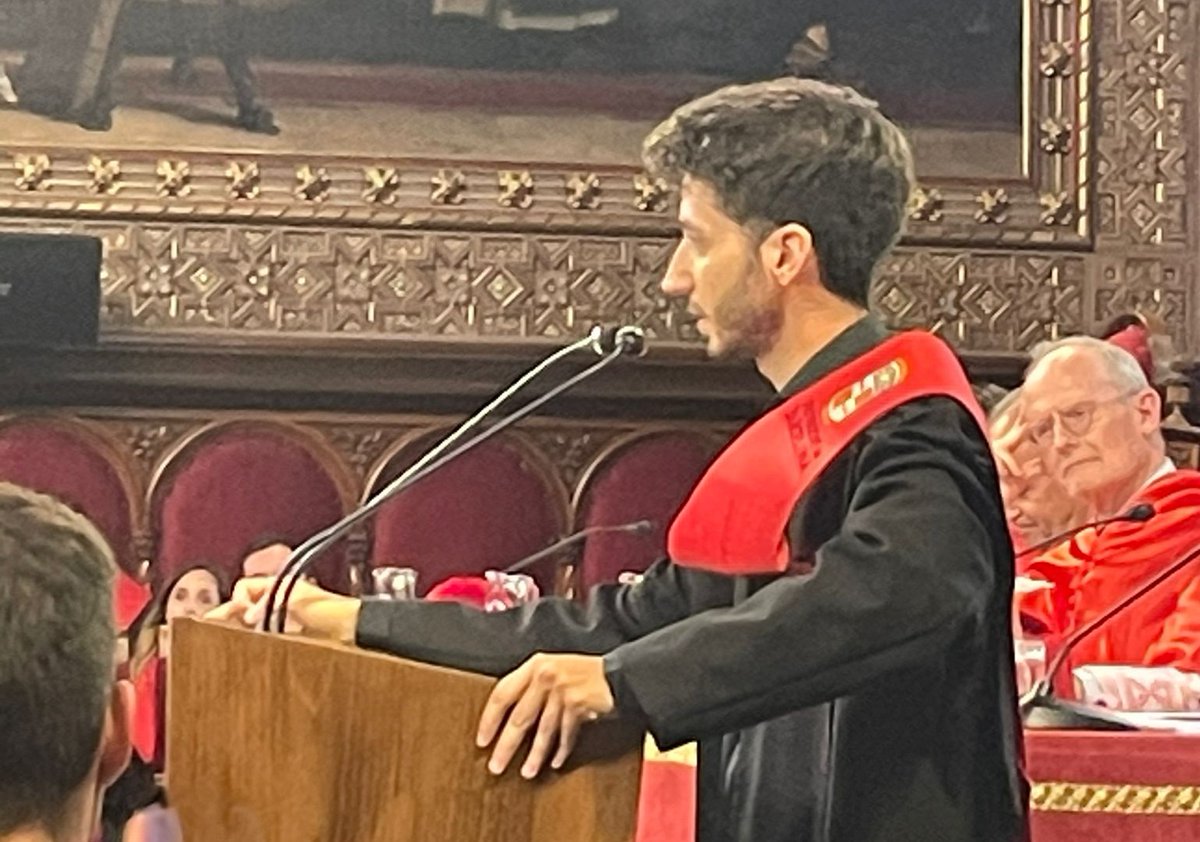 3CatInfo's tweet photo. El discurs de graduació d'un advocat que irrita el degà del col·legi: "No ens deixem trepitjar"
https://t.co/Y6OylhKYTv https://t.co/80XMs0Lc3X