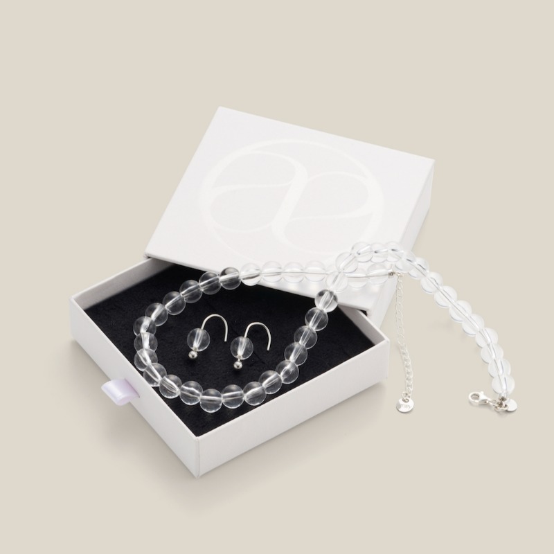 graey_official's tweet photo. 【Summer item : Nu set】
セットアイテムのご紹介🐚

完売中のNu mini (necklace)と
ここだけの限定ピアスがセットになっています✨

しずくのような一粒のピアスと程よい粒感のネックレス。
毎朝ついつい手に取ってしまう、スタッフのイチオシのセットです☀️