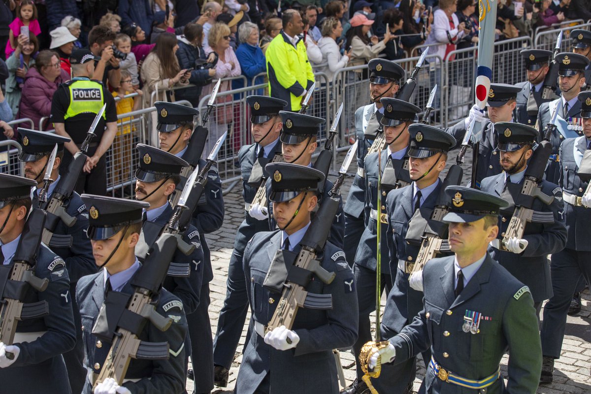 Yesterday, the Squadron formed 
the escort guard for the Honours of Scotland as they travelled from Edinburgh Castle to St Giles Cathedral, where a National Service of Thanksgiving and Dedication to mark Their Majesty’s recent Coronation took place.
