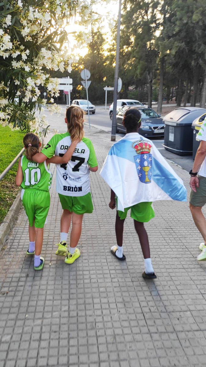 CB_Brion's tweet photo. Queremos dar as GRAZAS a todas as persoas que fixeron posible esta viaxe.

Finalmente rematamos como 20° de España, no deporte no que hai maior número de licenzas federativas femininas deste país!! 

Moito traballo atrás e moito máis por diante.

#XogamosEnEquipo https://t.co/b6bv5BRrlg