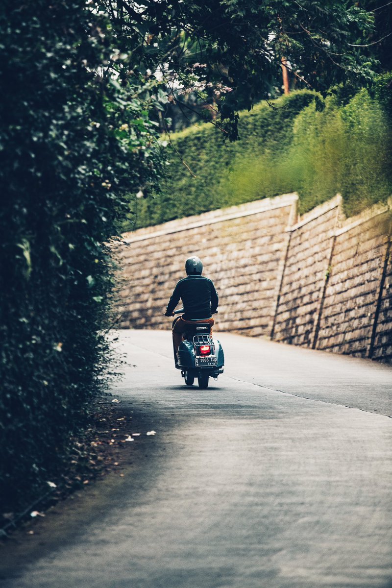 AriGanjar's tweet photo. Tranquility. 📸: @dendyyulius #2strokeengine #vespa #riding #Scooterboys https://t.co/moHKP1NBjL